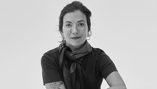 Sessão de autógrafos com Ana Claudia Quintana Arantes