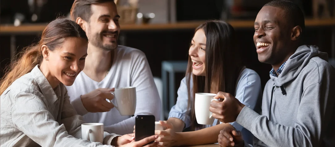 História Mais que amigos, friends! - História escrita por